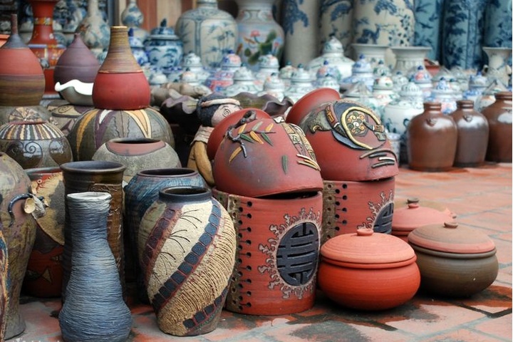 Explore the Colorful Ceramics of Phu Lang Village
