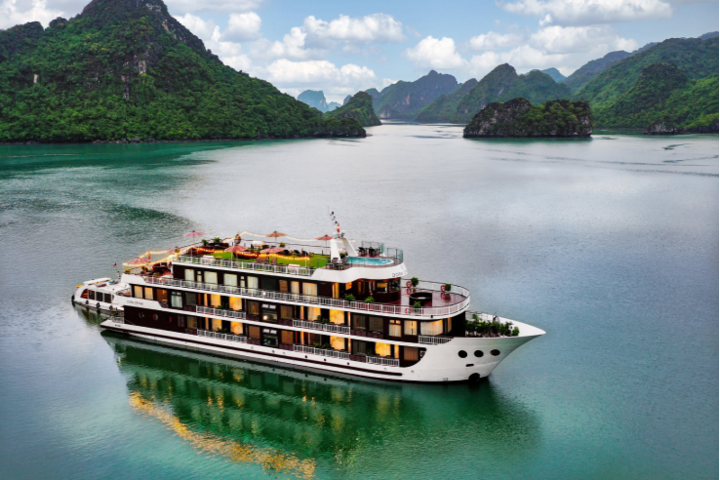 Gem of Vietnam: Ha Long Bay - Majestic Scenery and Cultural Heritage