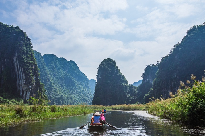 Ninh Binh to Halong Bay: 2 Must-See Destinations Showcasing Vietnam's Natural Beauty