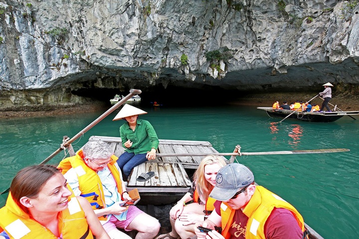 Halong Bay Tour Packages: Explore Vietnam's Stunning Bay with Hanoi and Holiday Options