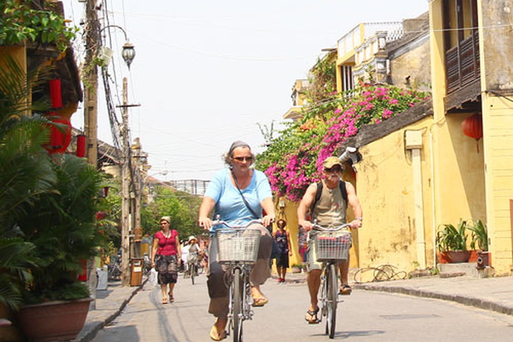 Hanoi to Hoi An Tour: Experience the Iconic Journey from North to South Vietnam