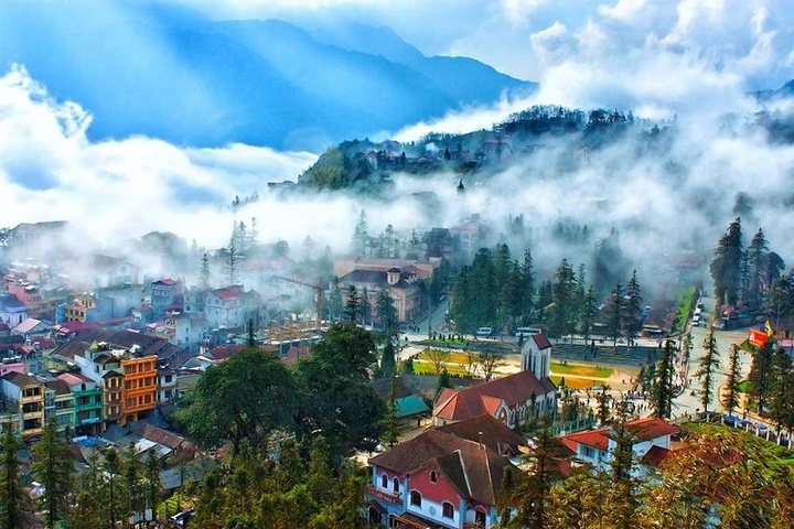 Sapa Travellers: Discovering Vietnam's Picturesque Scenery on Hanoi to Sapa Journey