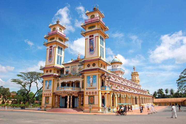 Exploring the Vibrant Streets: A Comprehensive City Tour of Ho Chi Minh and Saigon