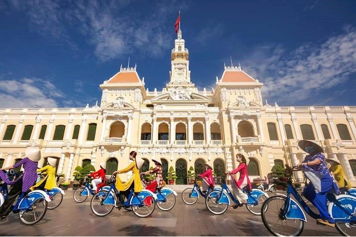 Hanoi to Ho Chi Minh Tour: Exploring Vietnam's North to South Journey