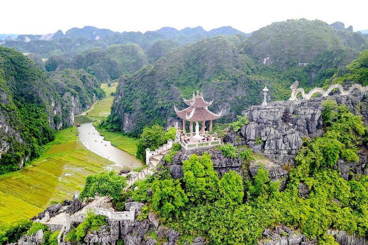 Vietnam Travel Guides: Unforgettable Mua Cave Tour in Vietnam