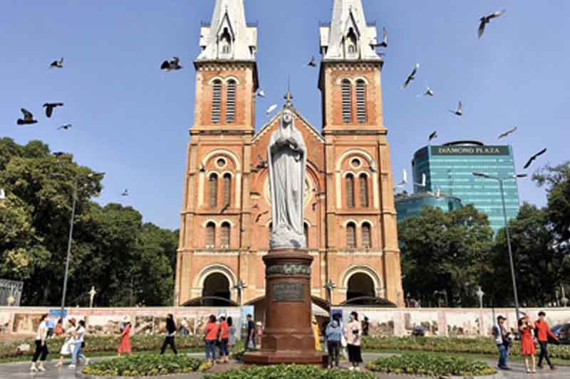 Christianity enters Vietnam
