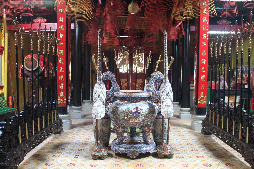 Get inspired by the beauty of Phuoc An Hoi Quan Pagoda