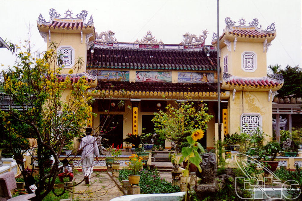 Let the beauty of Giac Vien Pagoda Ho Chi Minh captivate your soul and take a moment to appreciate lifes simple pleasures
