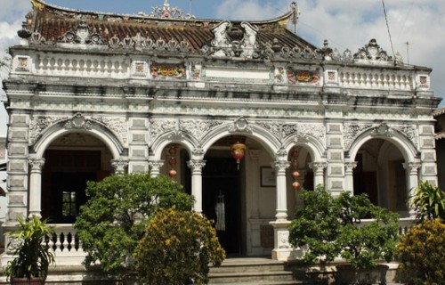 Explore history and culture in an extraordinary way. Step inside the stunning Huynh Thuy Le Ancient House - Sa Dec Port