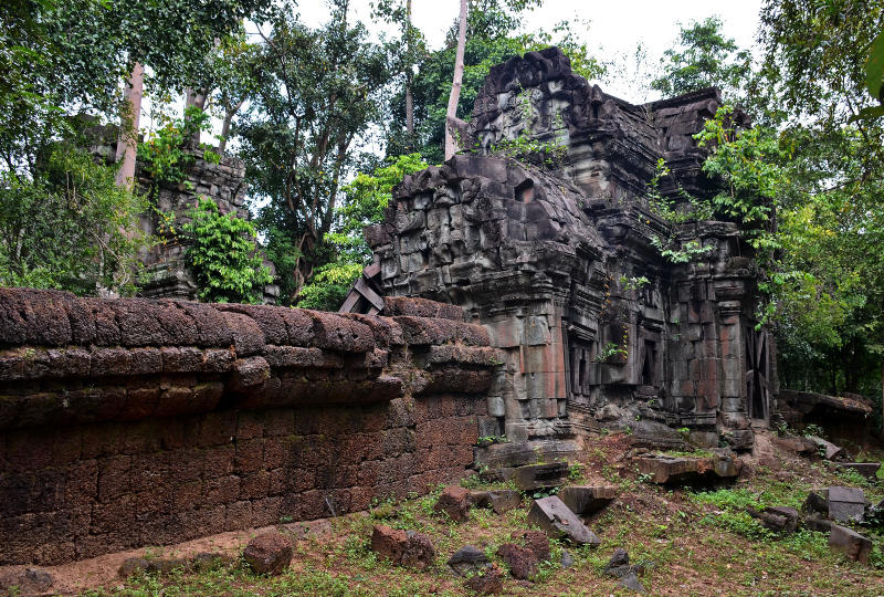Banteay Ampeul temple is less visited by mass tourists
