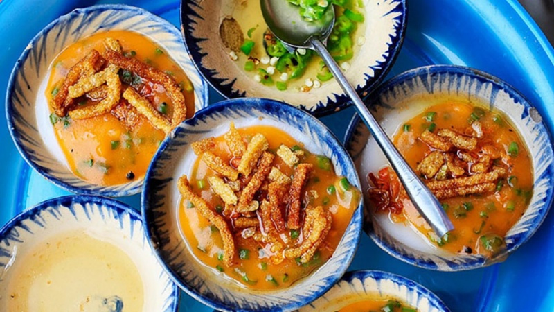 Taste Hoi An’s unique cuisine during your Vietnam street food tour
