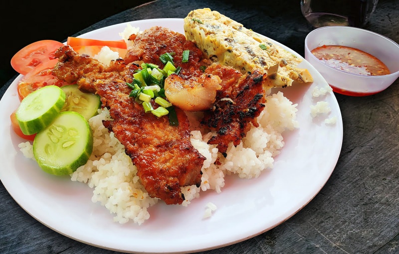 Explore Saigon cuisine during the best Vietnam tours
