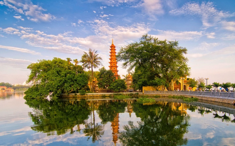 Tran Quoc Pagoda included in cheap tours in Vietnam