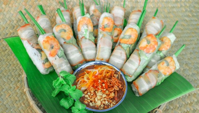 Vietnamese spring roll or ‘Goi Cuon’ is a complex dish