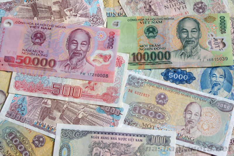 Vietnamese people still use cash mainly