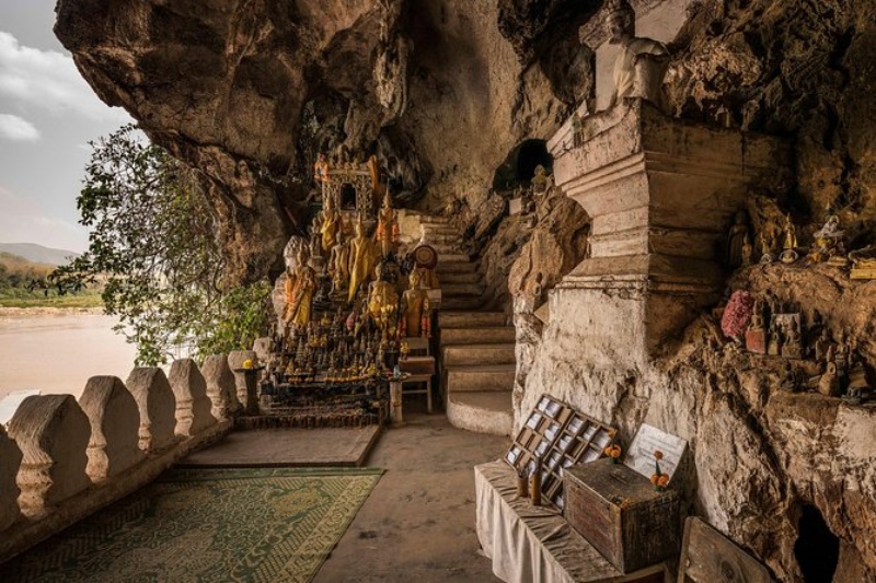 Adventuring Pak Ou Cave by boat on the Lao River - Vietnam family tour package