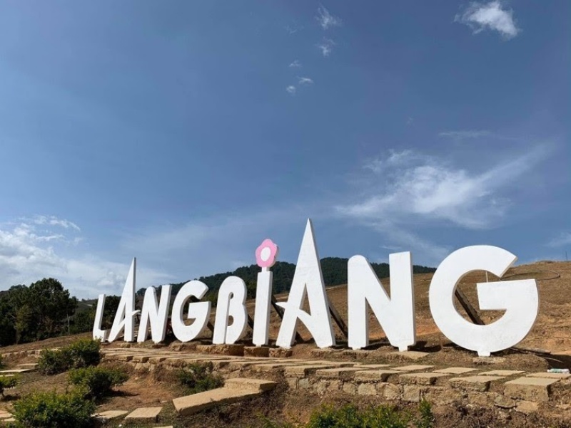 Lang Biang attracts visitors because of its historical story