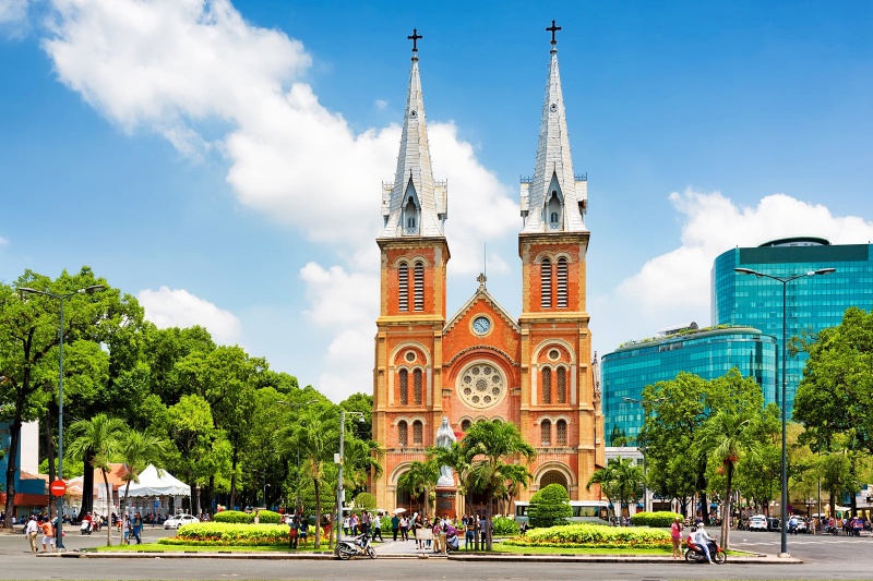 Explore the best attractions of Saigon during Saigon and Siem Reap tours