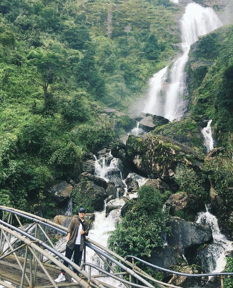 Climb up the Silver waterfall during Sapa Vietnam tours