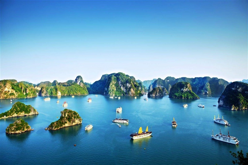 Halong travel guides and overview