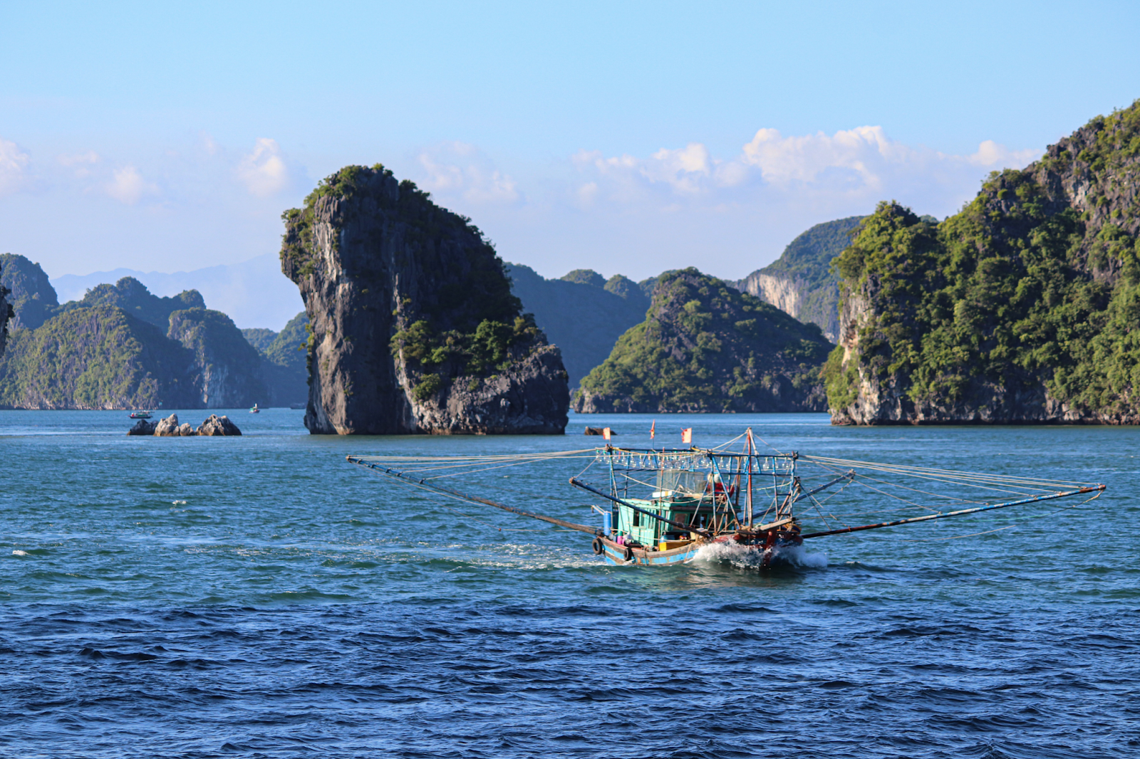 Tours and Vacations in Vietnam: Halong bay, Vietnam