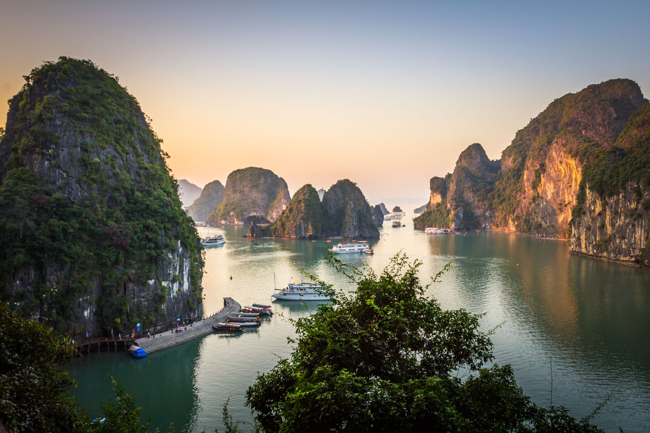 How to Book a Package Tour to Ha Long Bay - Vietnam