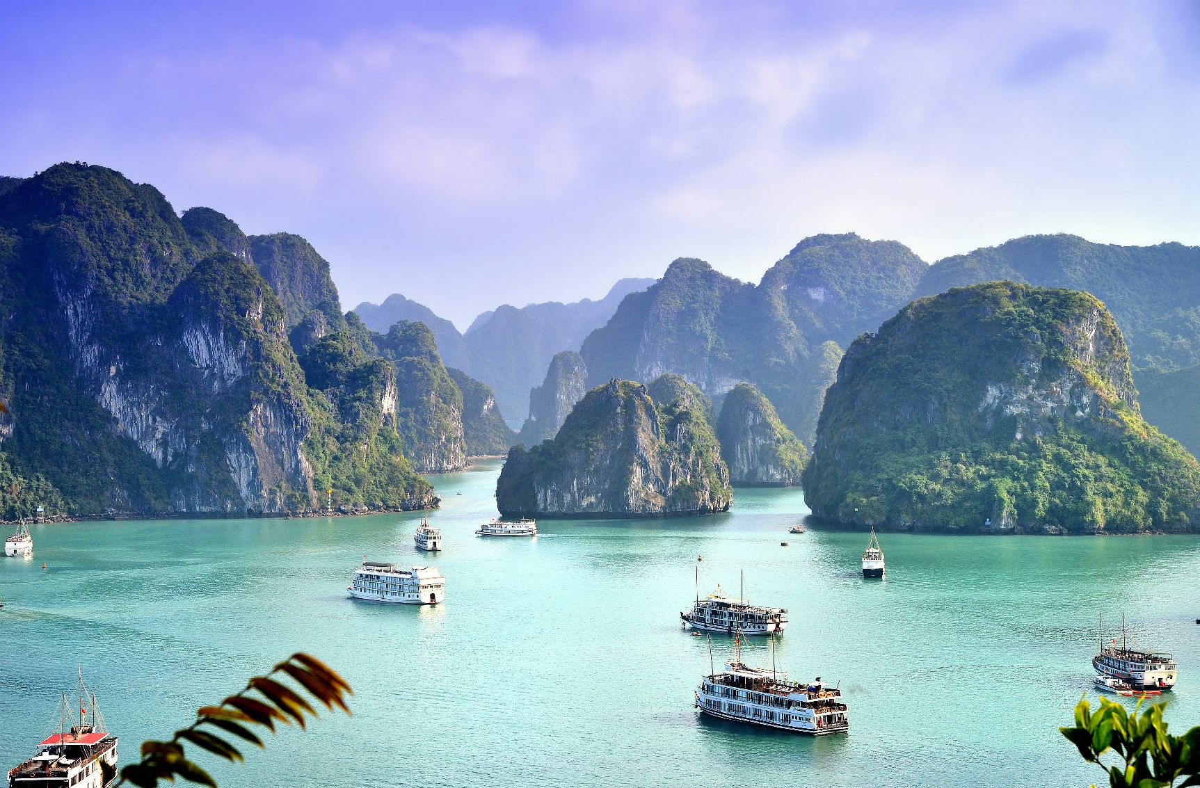 Discover the beauty and serenity of Halong Bay, Vietnam with our unique tour experiences