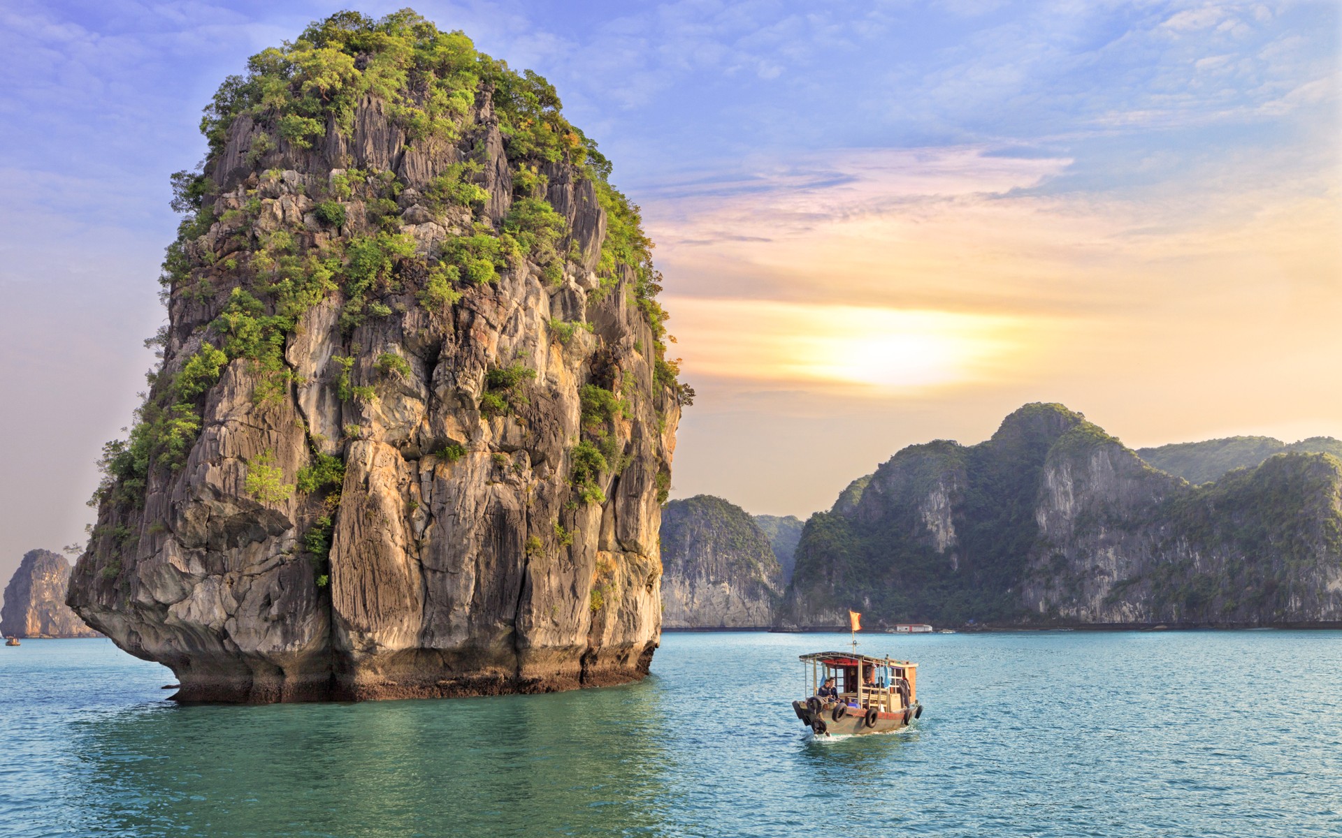 Dive into a world of emerald waters, majestic limestone cliffs, and breathtaking sunsets with our unforgettable Halong Bay tours