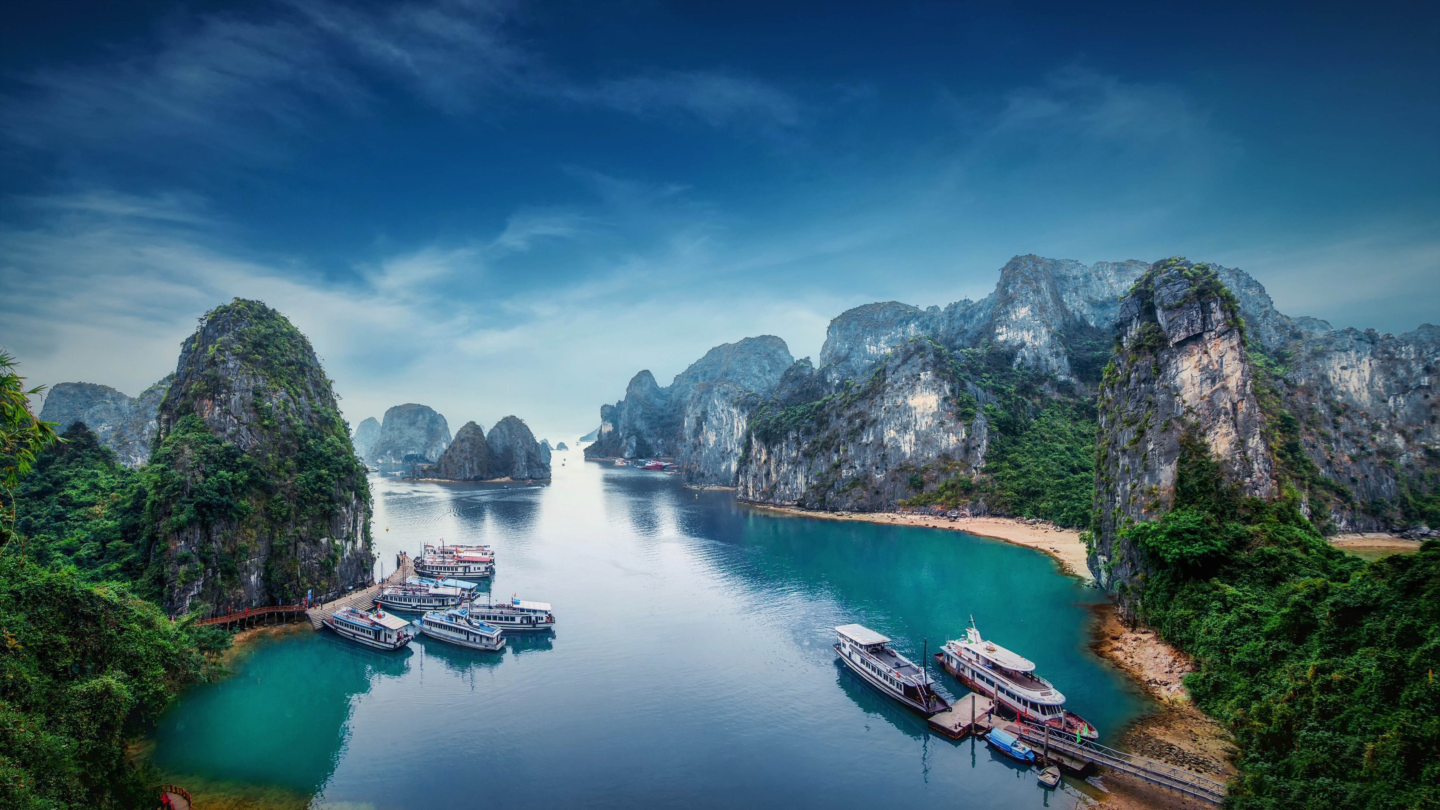 Experience the breathtaking beauty and rich culture of Ha Long, Vietnam with our expertly guided tours