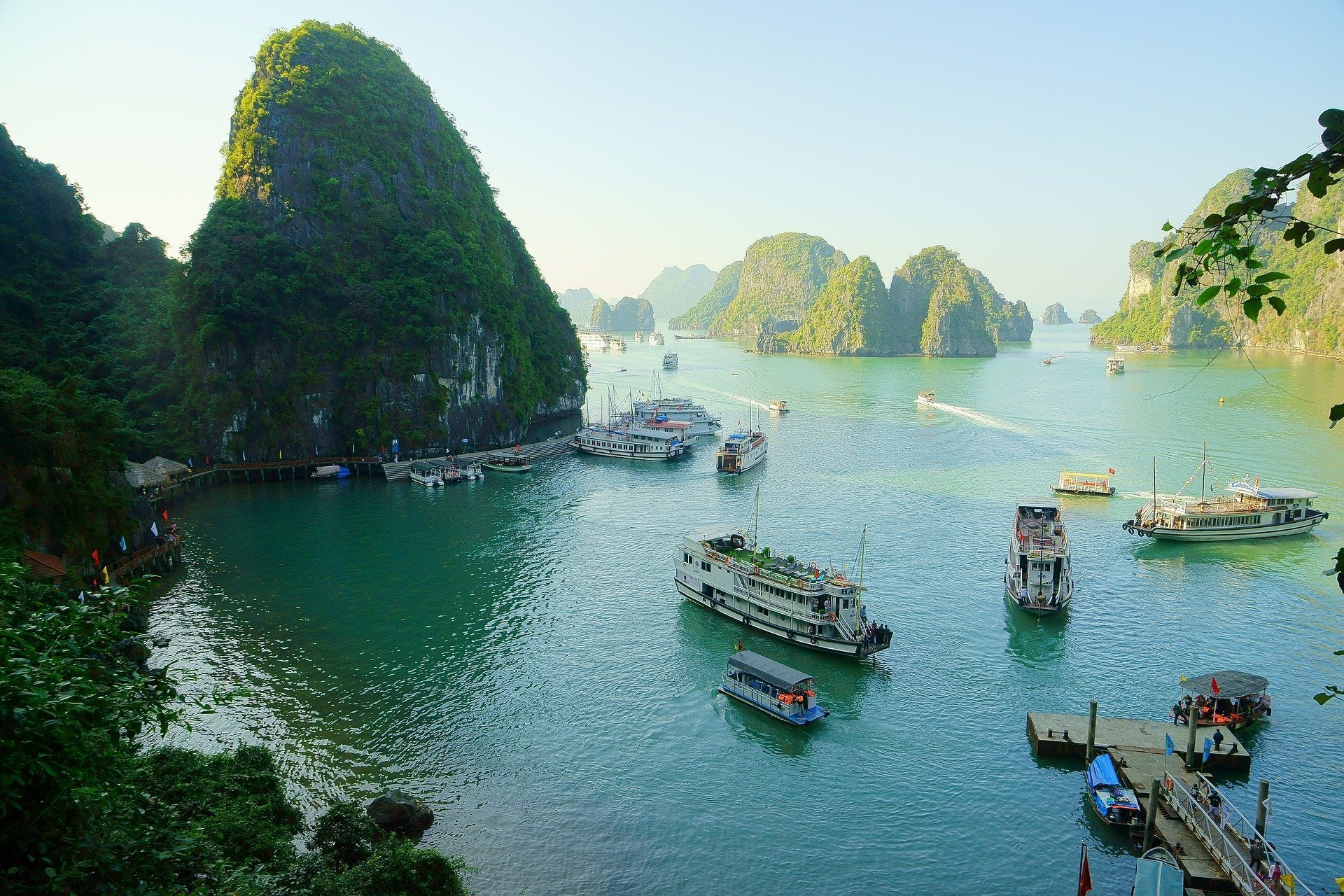 Top 5 easy steps to choose the best Halong Bay Cruise