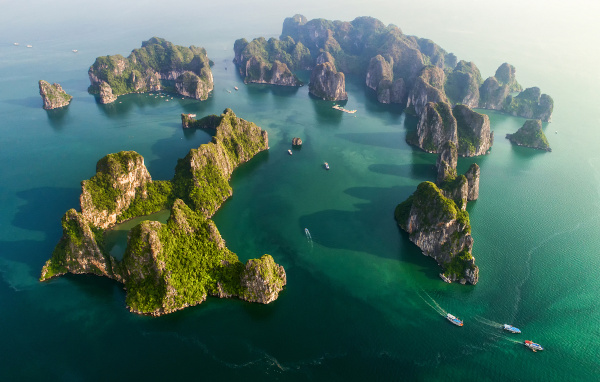 Dive into the stunning beauty of one of Vietnams most iconic destinations, Ha Long Bay