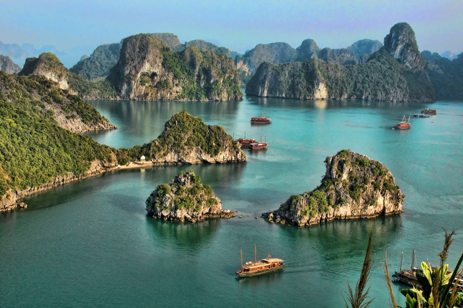 Prepare for a once-in-a-lifetime experience as you sail through the stunning beauty of Halong Bay on one of our epic cruises