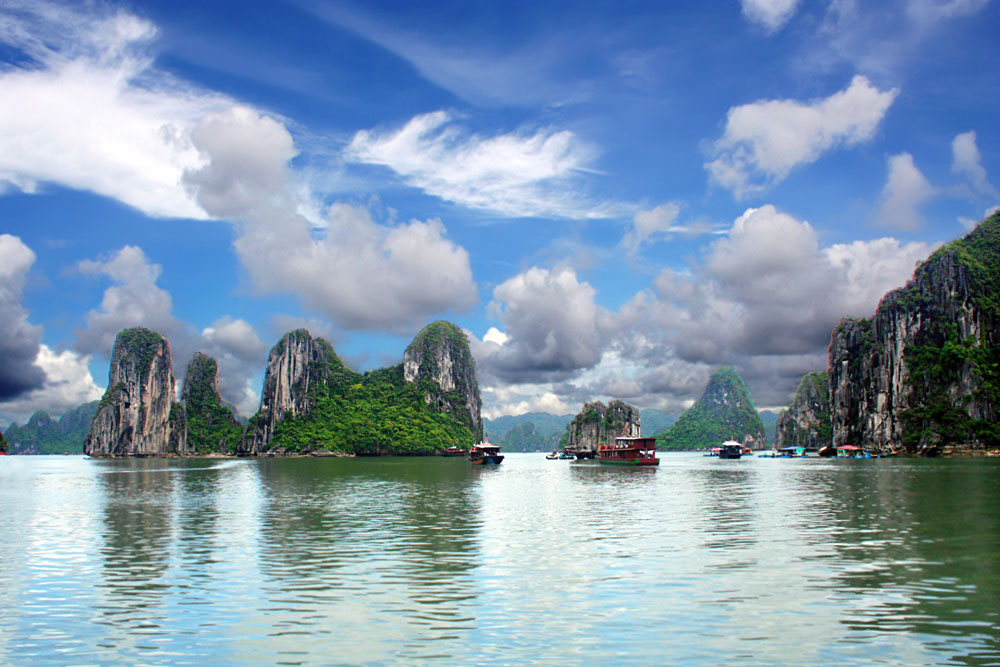 The Best Ways to Explore Halong Bay in Vietnam | Goway