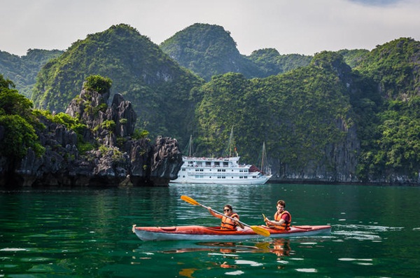 Halong Bay Boat Trip- Halong travel guide