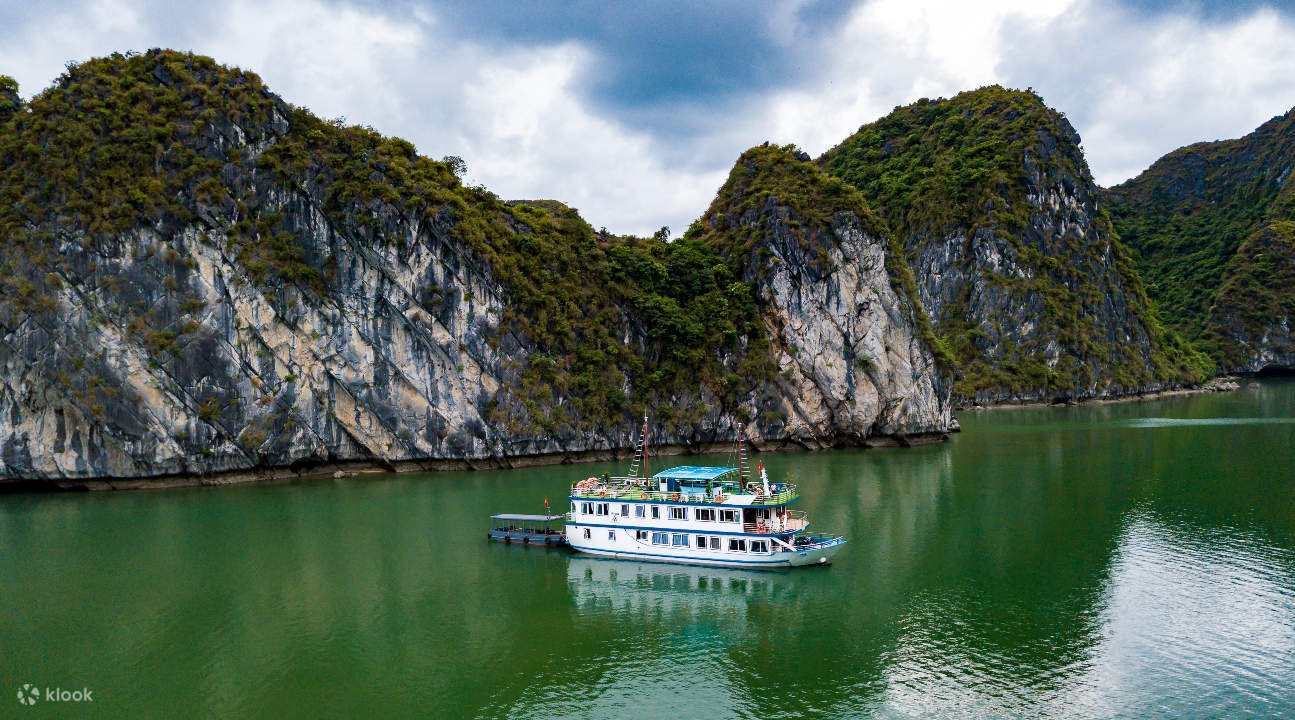 4D3N Halong Bay and Lan Ha Bay Standard Cruise Tour from Hanoi