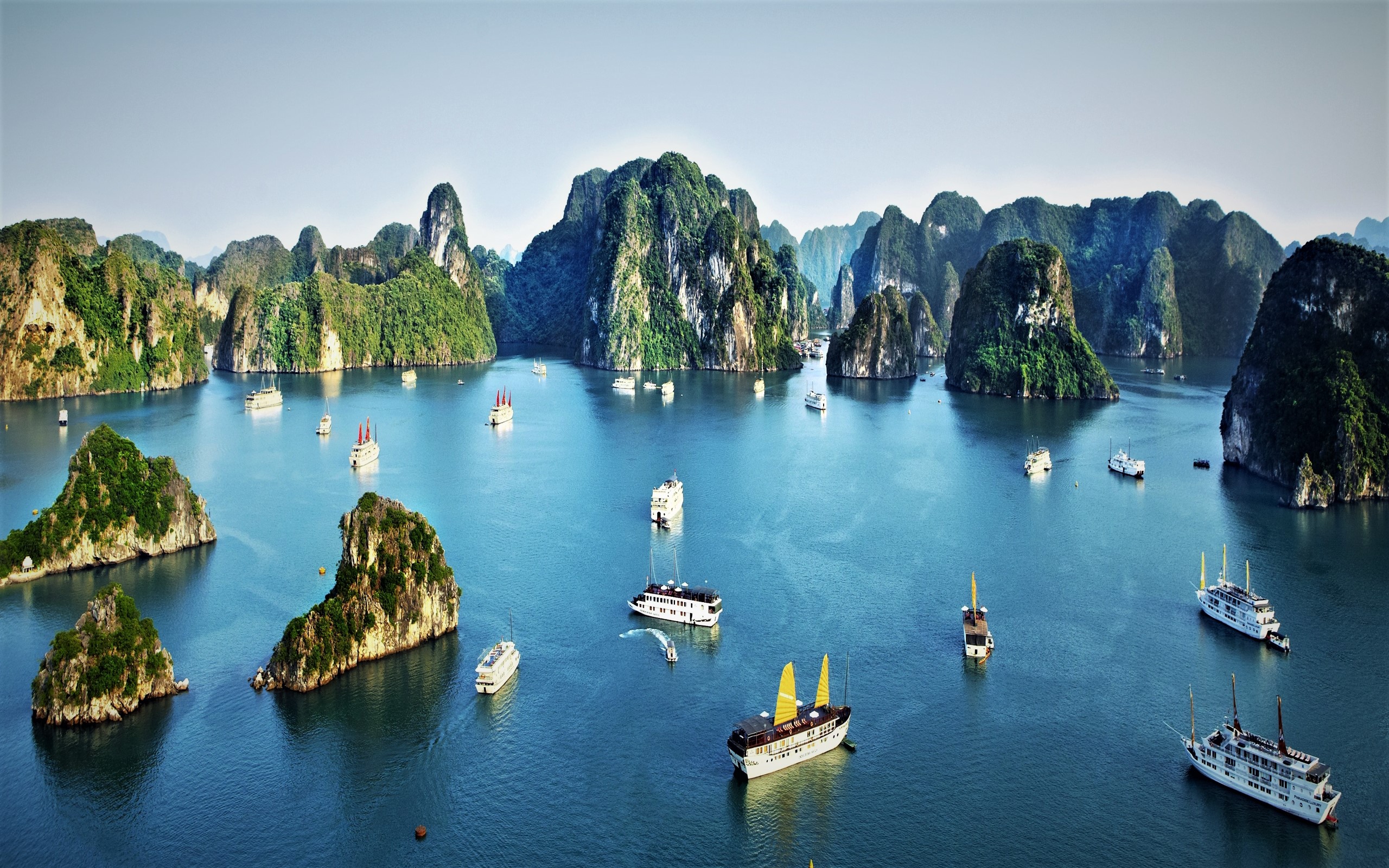 Immerse yourself in the stunning beauty and rich culture of Ha Long Bay
