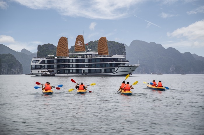 Halong Bay Boat Tour Package 