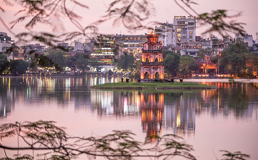 Hoan Kiem Lake, Hanoi, Vietnam