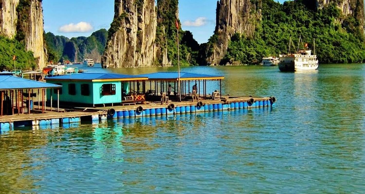 Floating fishing villages in Halong Bay