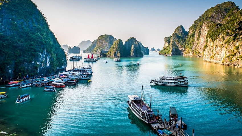 Uncover the Hidden Gems of Ha Long Bay: Day Trip from Hanoi