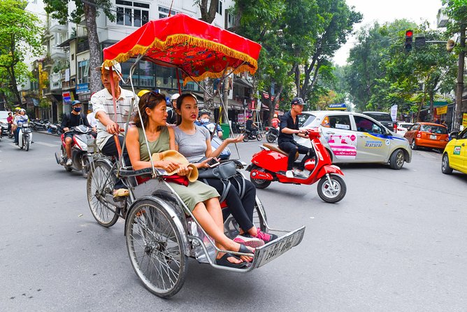 Small-Group Street Food Cyclo Tour of Hanoi Old Quarter 2024