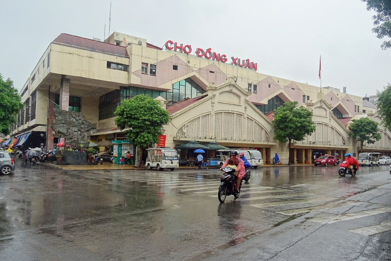  Best Local Markets in Hanoi: Dong Xuan Market