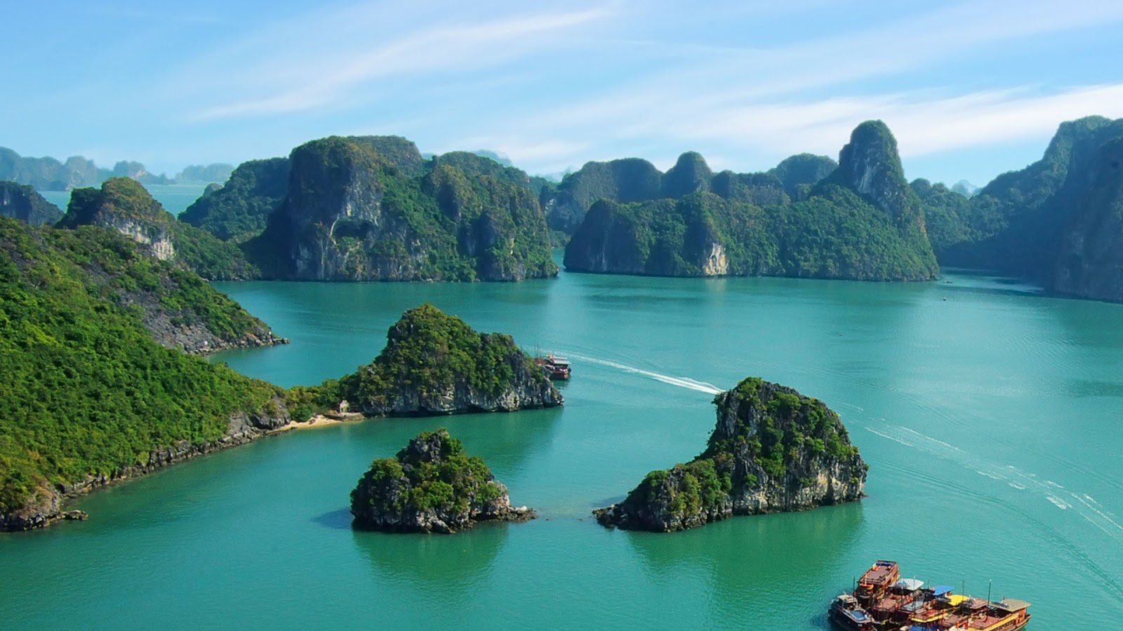 Best Places To Visit In Vietnam: Halong Bay Cruise