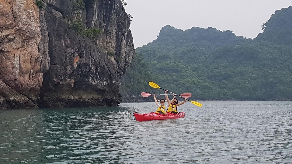 Vietnam family tour package: Kayaking in Halong Bay