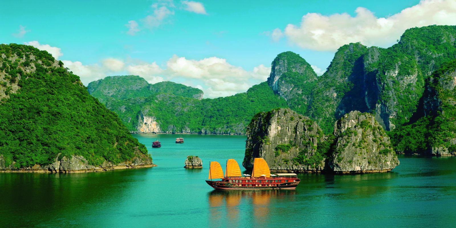 Vietnam Tour Package: Cruise in Halong bay