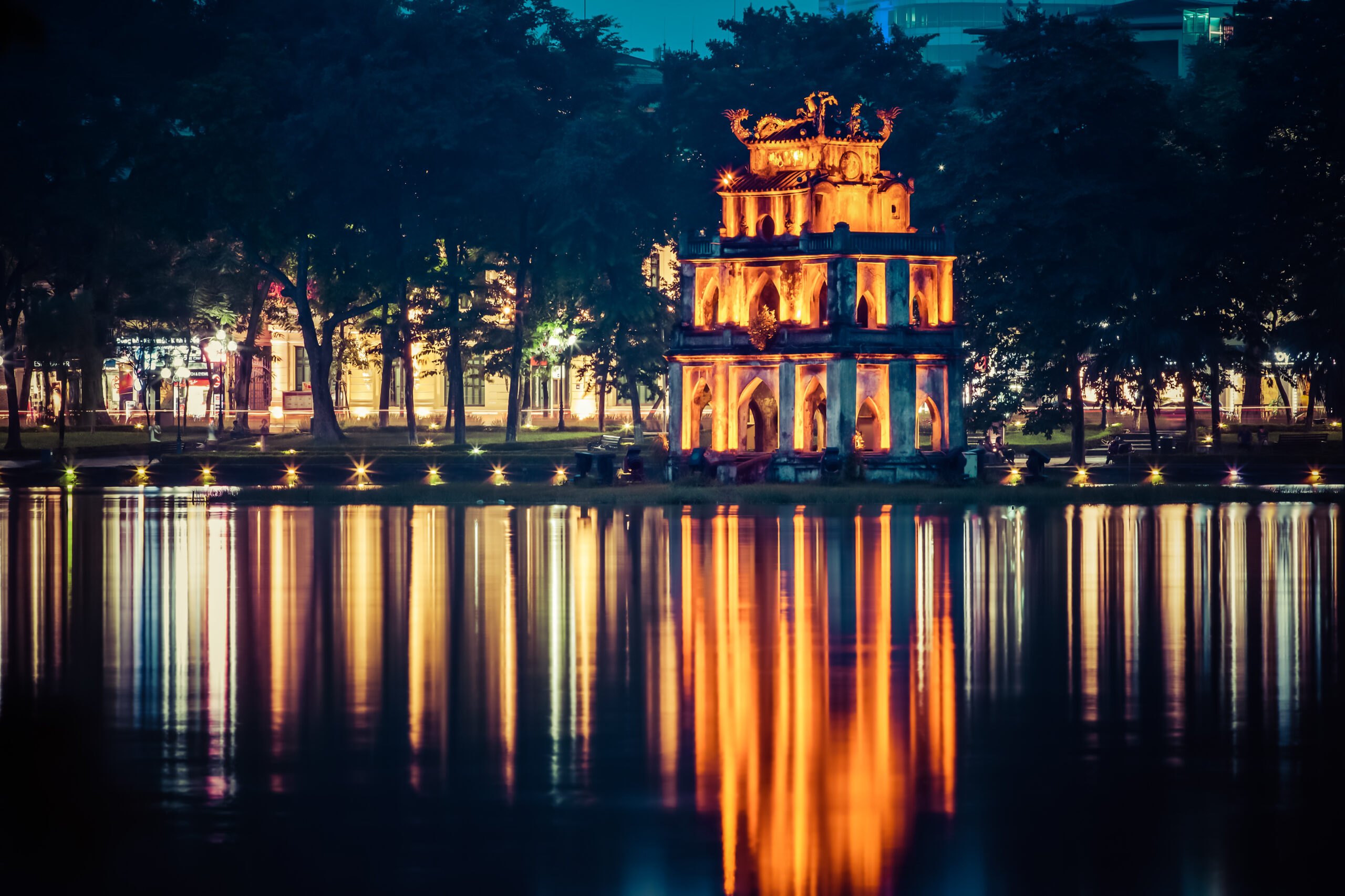 Vietnam Tour Holiday: Hoan Kiem Lake, Hanoi