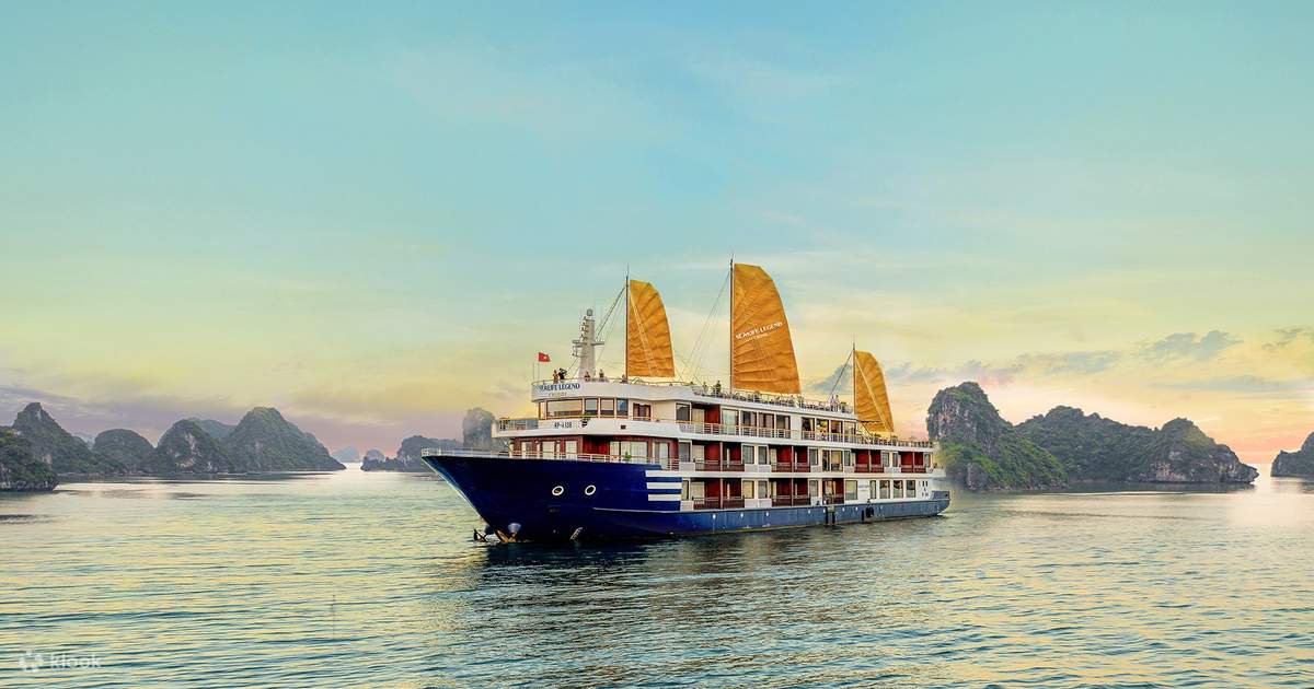 Cruise in Halong Bay, Vietnam