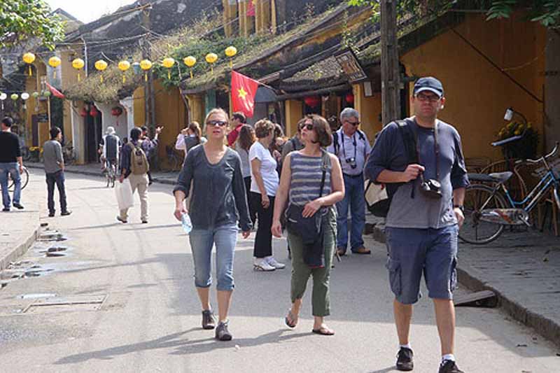  Walking in the Hanoi Old Quarter