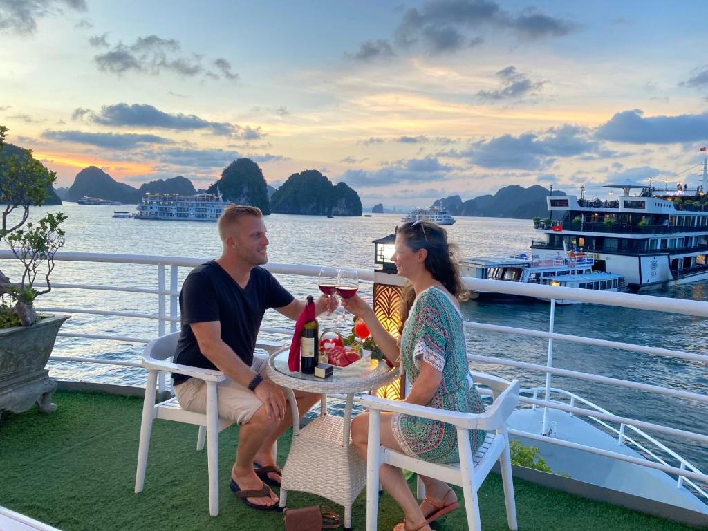 Make a wish and set sail - explore the breathtaking beauty of Halong Bay in style with injoy Cruise - halong bay tour hanoi