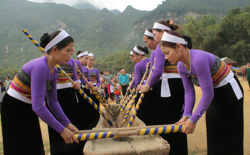 Unleash your adventurous side and explore the culture of Mai Chau Valley - Mai Chau Family Homestay